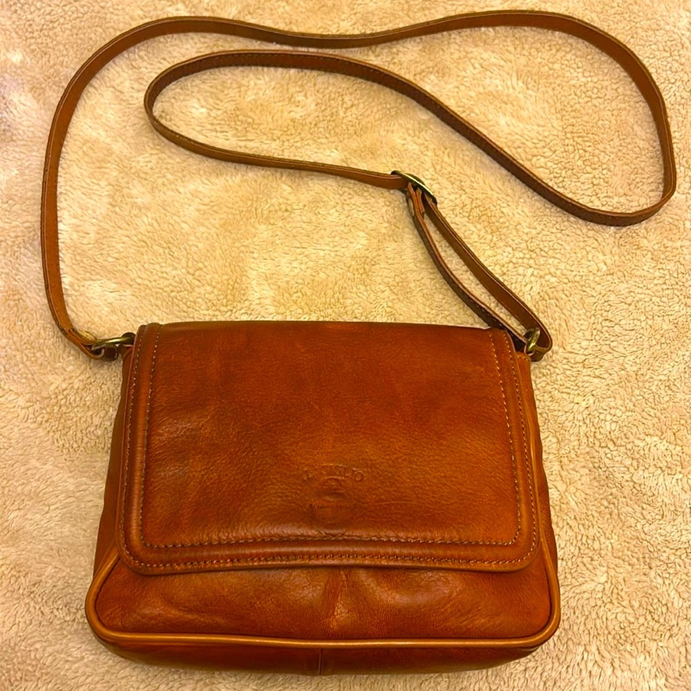 I L GIGLIO ITALIAN LEATHER CROSS BODY just REDUCED